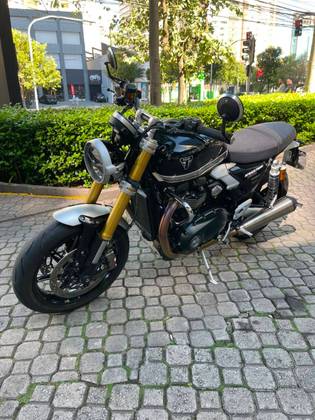 TRIUMPH SPEED TWIN 